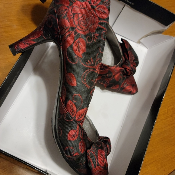 Shoes - Picture 2 of 3